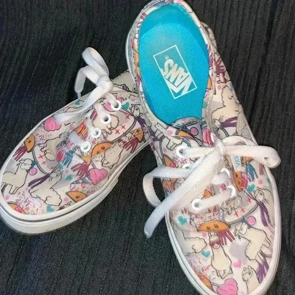 COPY - LLAMA VANS BIG GIRL SIZE 3 EUC